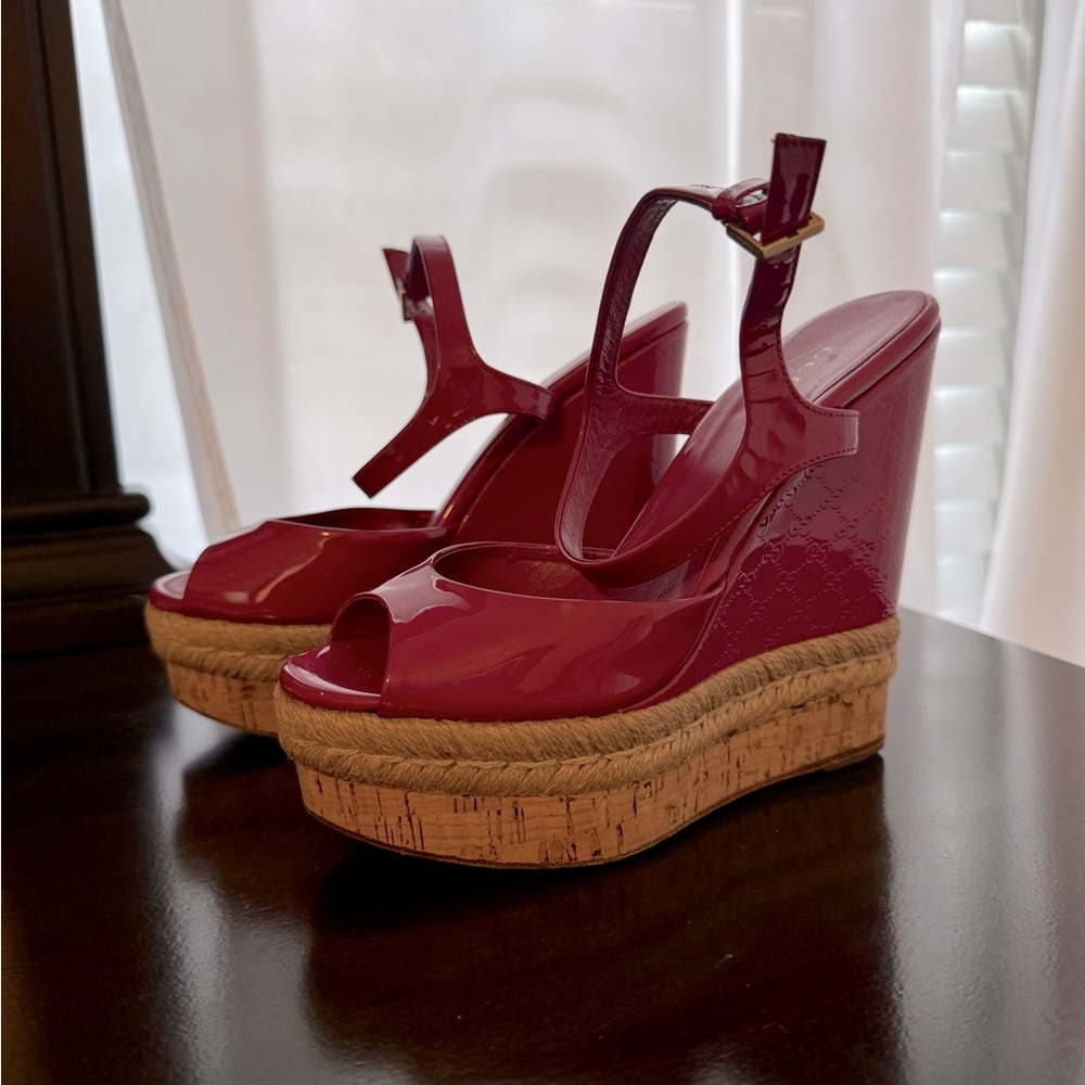 Authentic Gucci wedges. Sz 34.5 . Excellent condition!